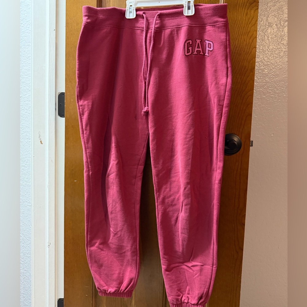GAP Women’s Fuchsia Joggers